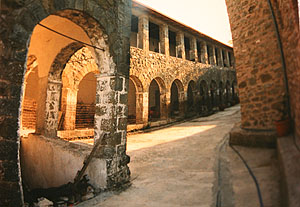 Η Μονή Κορώνας